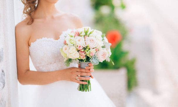 Matrimonio bouquet da sposa di Lisianthus e Cineraria argento nel
 - Foto, immagini