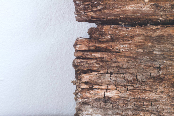 Крупный план текстуры и фона старой деревянной панели на белом цементе
 - Фото, изображение