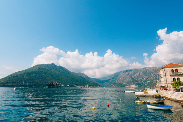 A sziget a Gospa od Skrpjela, Kotor-öböl, Montenegro. - Fotó, kép