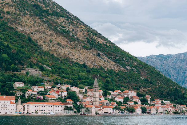 A régi város Perast a parton a Kotori-öböl, Montenegró. Th - Fotó, kép