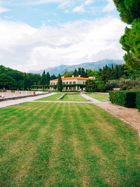 der Park milocer, Villa, Strand Königin. in der nähe der insel sveti stefan in montenegro. - Foto, Bild