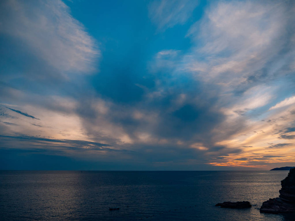 Sunset over the sea. Sunset over the Adriatic Sea. Sun to sit do - Foto, imagen