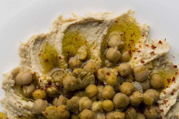 Hummus tai Houmous perinteinen Syyrian ruokalautanen enimmäkseen aamiaiseksi.Oriental resepti
.  - Valokuva, kuva