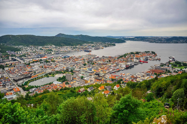 Prachtig landschap en uitzicht op de Bergen, Noorwegen - Foto, afbeelding