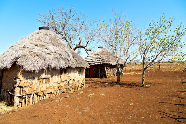  nel villaggio di strada del Lesotho vicino al cortile
 - Foto, immagini