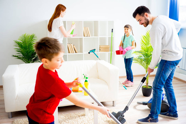 Family cleaning house - Fotó, kép
