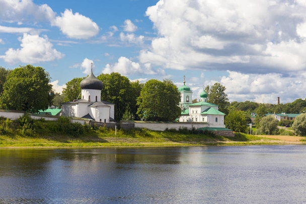 View on Mirozhsky Monastery across the river - Φωτογραφία, εικόνα
