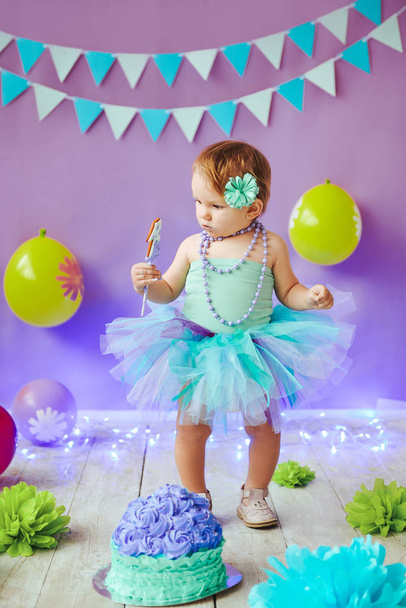 first birthday Portraits with smash cake - Foto, immagini