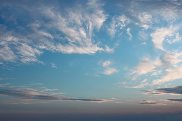 Mooie cloudscape na zonsondergang - Foto, afbeelding