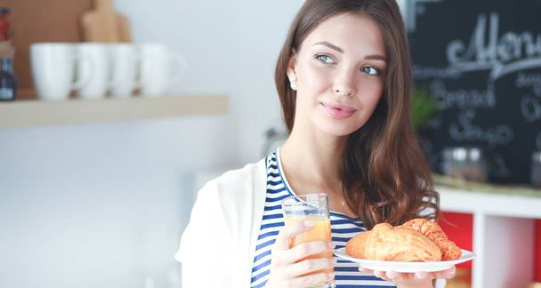 Young woman with glass of juice and cakes - Foto, Bild