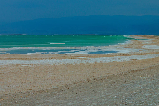 死海の塩の形成 - 写真・画像
