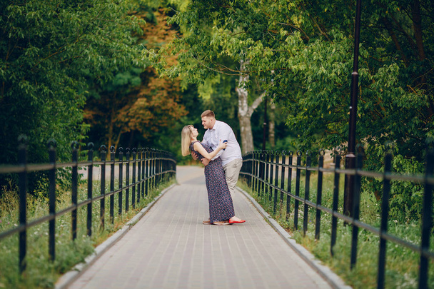 couple in the park - Zdjęcie, obraz