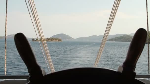 ruota della barca durante la navigazione
  - Filmati, video