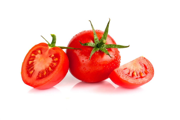 красные помидоры на белом фоне - Фото, изображение