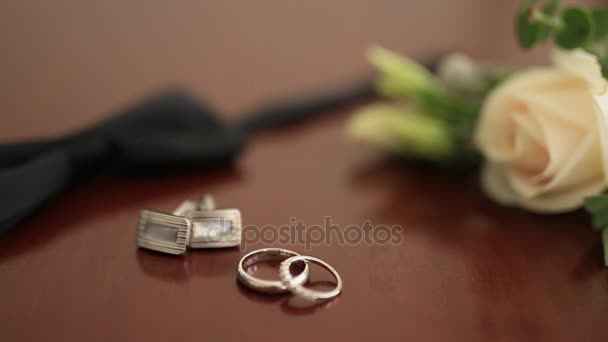 Весільні аксесуари для нареченого. Боу краватка, запонки, бутоньєрка, на
 - Кадри, відео