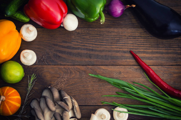 Fresh vegetables. Wooden table with food ingredients, frame style. Top view. Close-up - Fotografie, Obrázek
