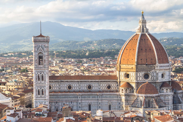 Вид на базиліку Санта-Марія-дель-Фьоре у Флоренції, Tusca - Фото, зображення