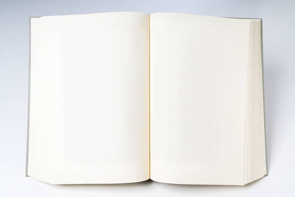 standing open blank book with white pages - Φωτογραφία, εικόνα