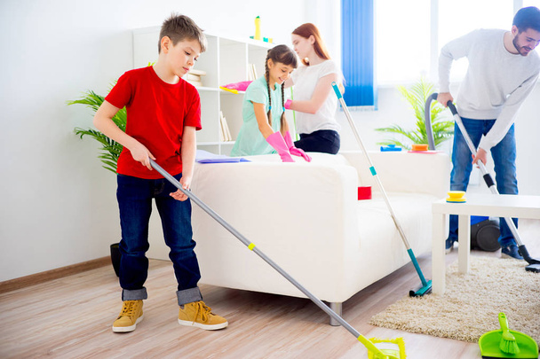 Family cleaning house - Fotó, kép