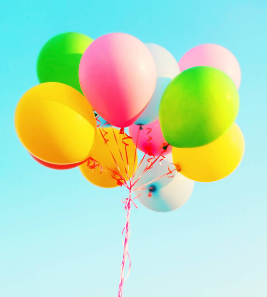 Big colorful bundle of air balloons on a blue sky background - Fotó, kép