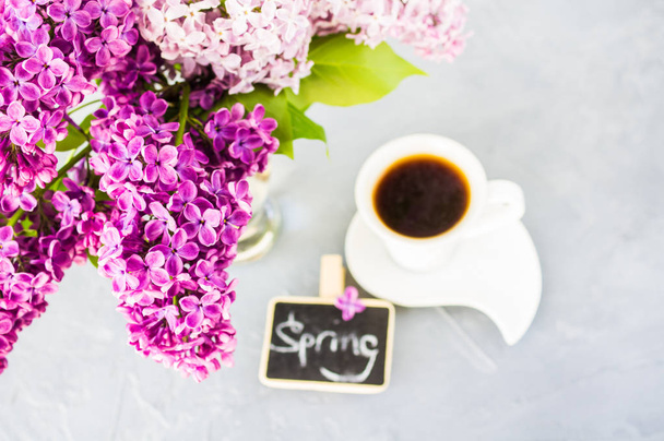 Concept printemps avec fleurs lilas
 - Photo, image