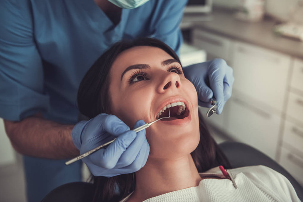 At the dentist - Foto, imagen