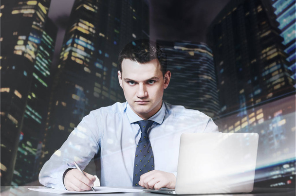 business man with laptop - Fotografie, Obrázek