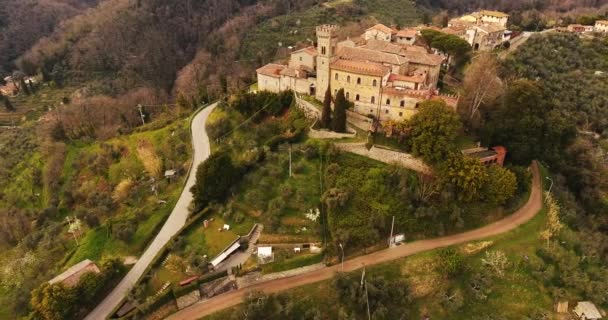 Снимок с воздуха, древний городок в Тоскане, Италия, 4K
 - Кадры, видео
