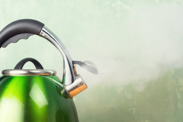 green Steaming  kettle - Zdjęcie, obraz