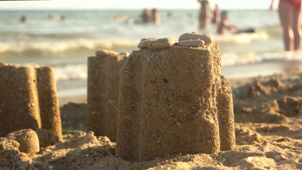 Toren van zand en stenen. - Video