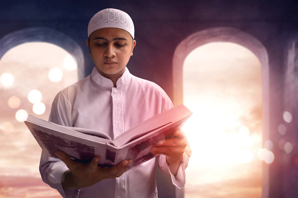 Muslim man reading koran in mosque - Фото, изображение