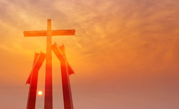 Kolme ristiä auringonlaskun taustalla
  - Valokuva, kuva