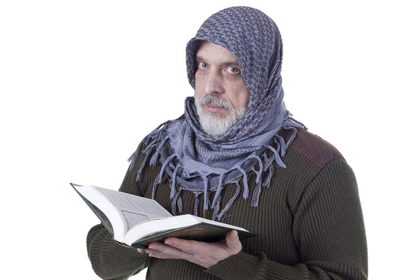 Muslim man with the Koran in their hands - Fotoğraf, Görsel