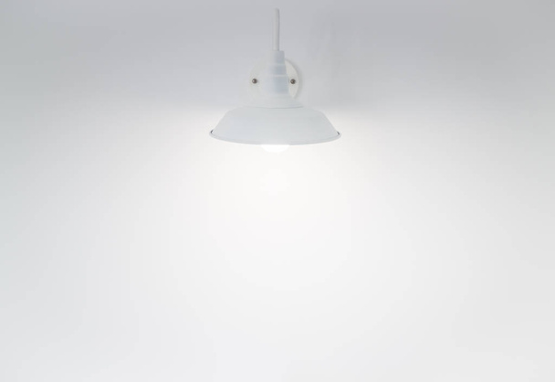 Chambre intérieure avec lampes blanches
 - Photo, image