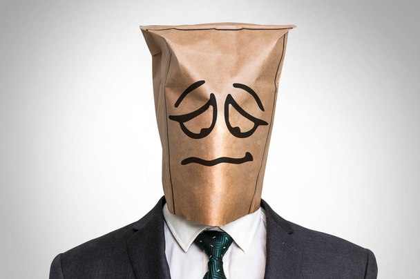 Επιχειρηματίας με μια σακούλα στο κεφάλι - με θλιμμένο πρόσωπο - Φωτογραφία, εικόνα