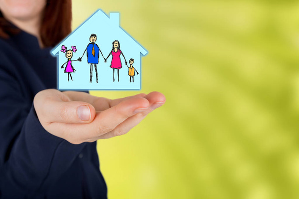 Страхование семейной жизни и собственности, защита семейных и семейных концепций
 - Фото, изображение