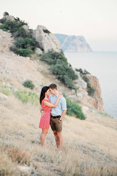 Young Stylish Couple in Love Walking in Mountains by the Sea. Vine Sunset Summer Mood - Foto, Imagem
