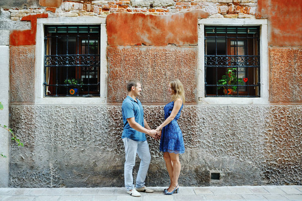 Beautiful couple in honeymoon in Venice, Italy - Zdjęcie, obraz