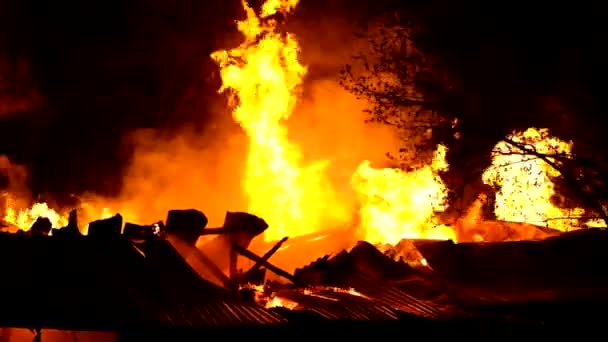 Incendie dans un entrepôt industriel
 - Séquence, vidéo