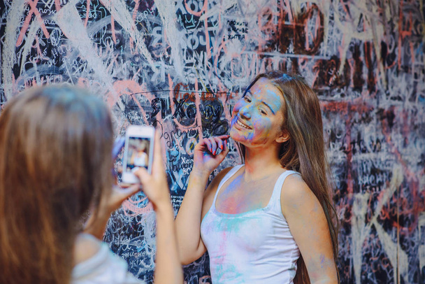 girl with paints - Foto, Imagem