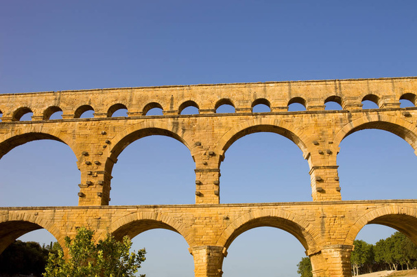 Pont du Gard, aqueduto romano no sul da França perto de Nimes
 - Foto, Imagem