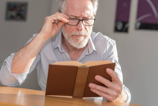 Mature man reading a book - Foto, Imagem