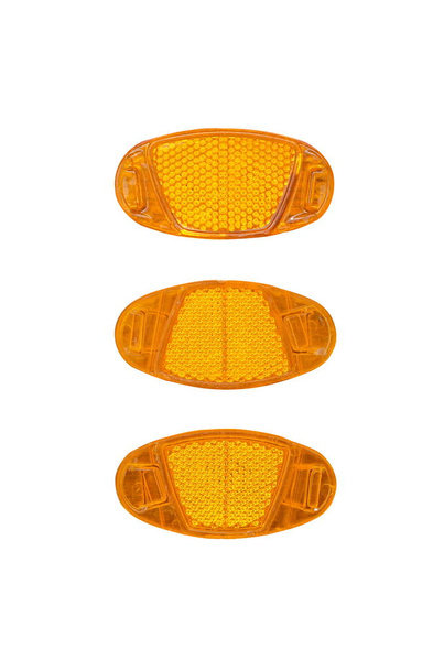 Refletores de luz de bicicleta amarela isolados no fundo branco
 - Foto, Imagem