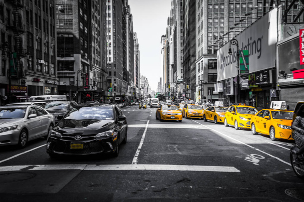 Urban yellow style taxy Manhattan New York - Fotografie, Obrázek