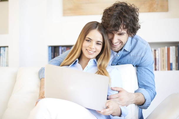 couple with laptop at home - Φωτογραφία, εικόνα