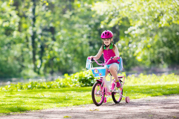 Child riding bike. Kid on bicycle. - Fotoğraf, Görsel