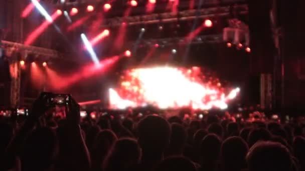 Banda de música abrindo sua performance ao vivo com show de luz laser, concerto
 - Filmagem, Vídeo