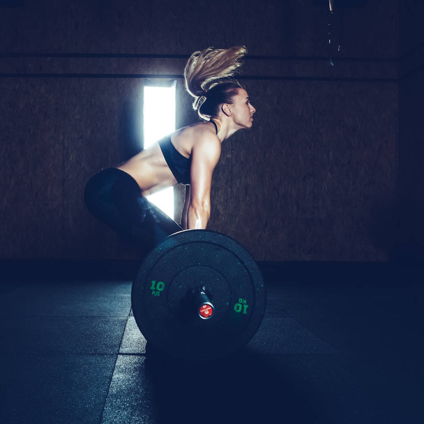 gym hard training woman - Fotó, kép