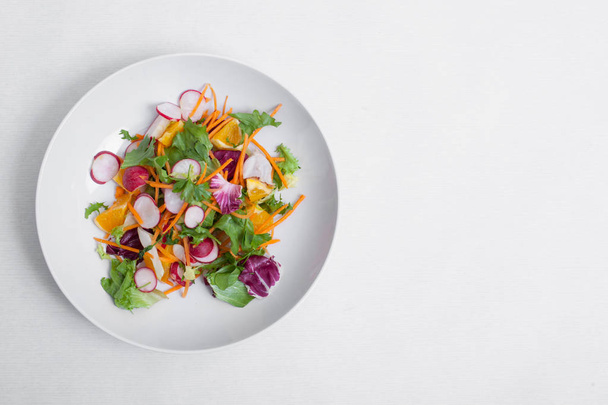 salad with radishes, carrots with greens; - Zdjęcie, obraz