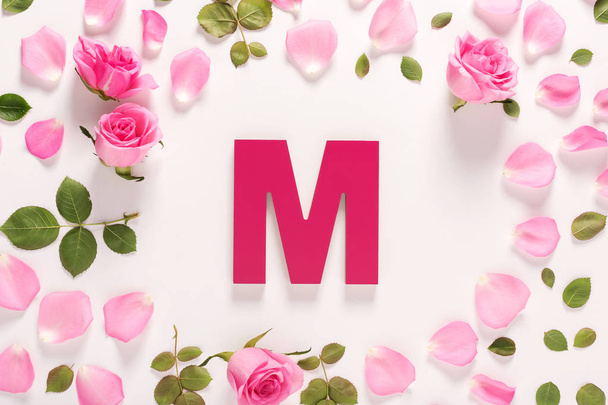 Letter M and Roses top view - 写真・画像